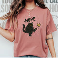 No Kings in America Black Cat Shirt – Funny Political Meme product image 1