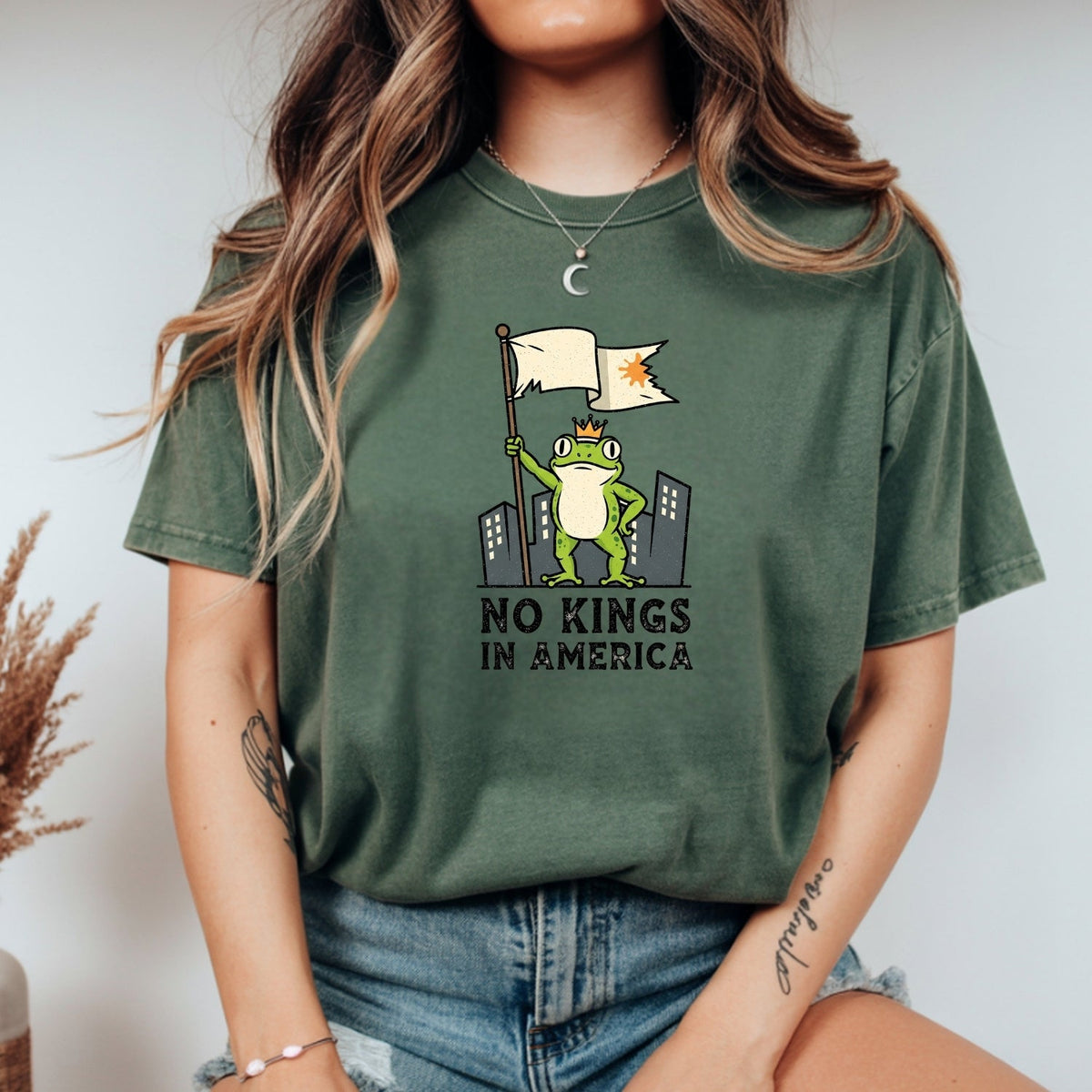 No Kings in America Frog T-Shirt – Rebellious Cartoon product image 10