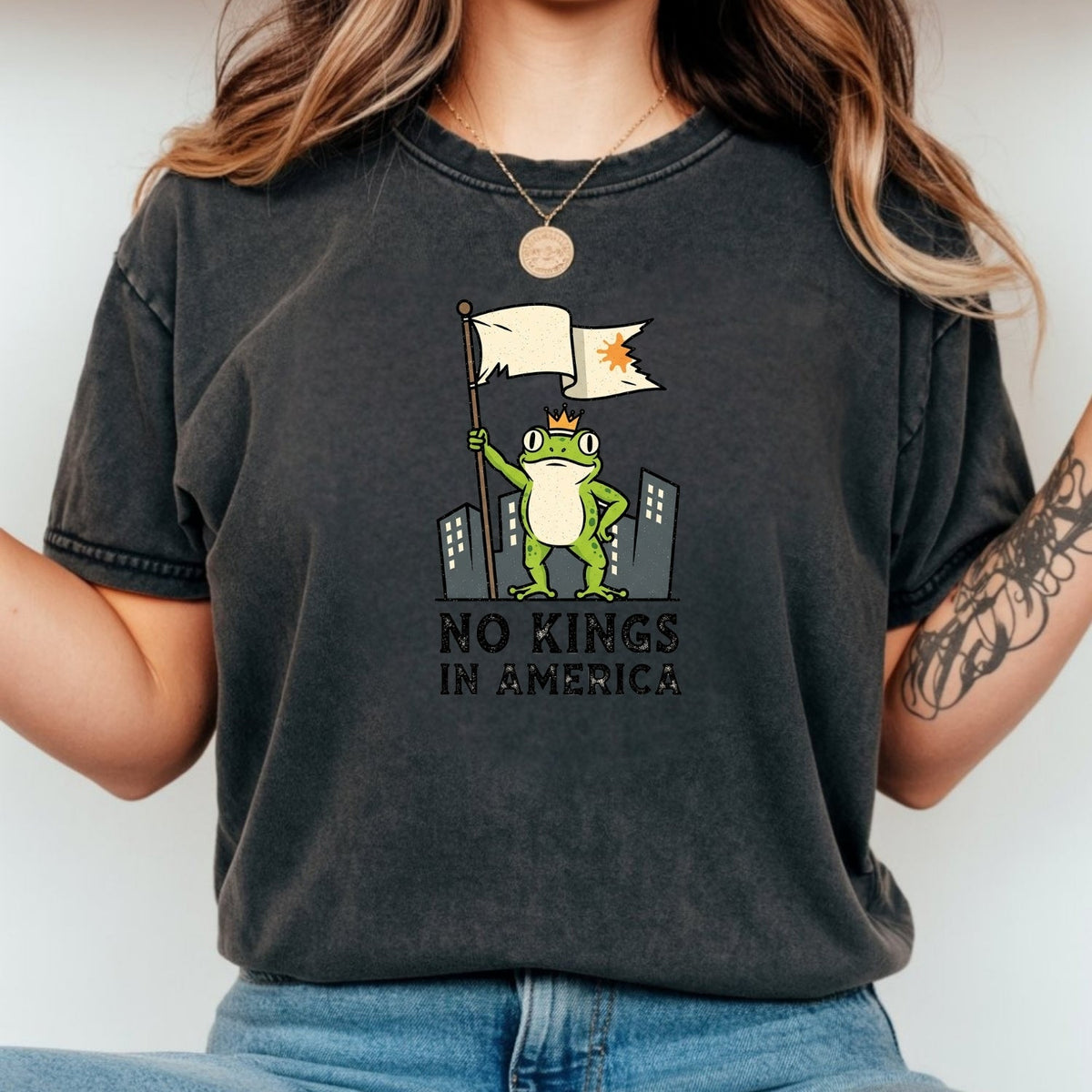 No Kings in America Frog T-Shirt – Rebellious Cartoon product image 13