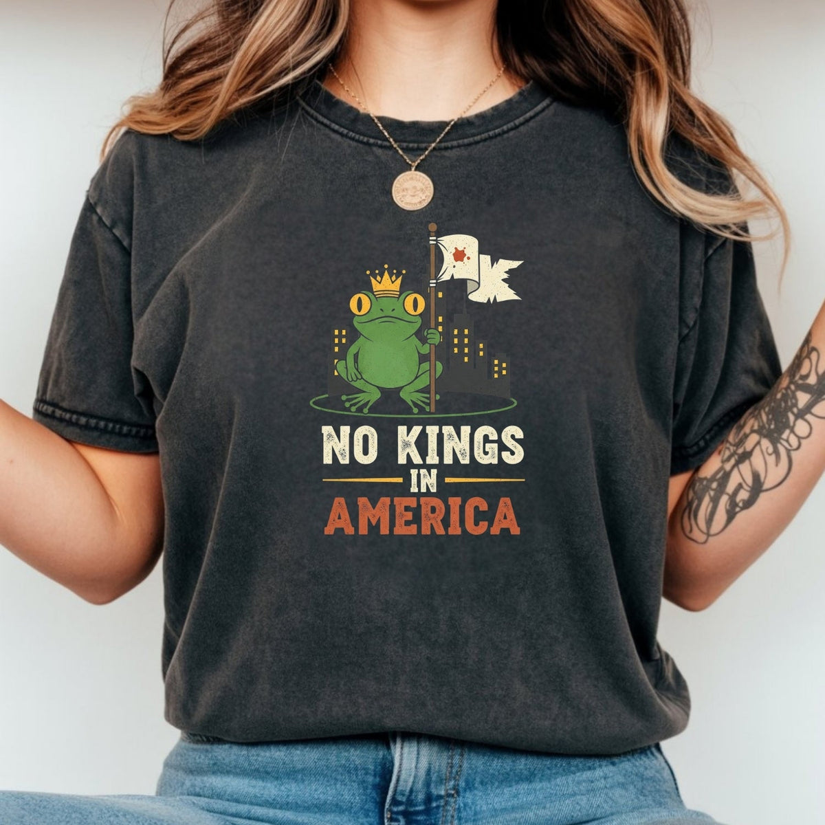 No Kings In American Frog Tee – Funny Cartoon Graphic product image 11