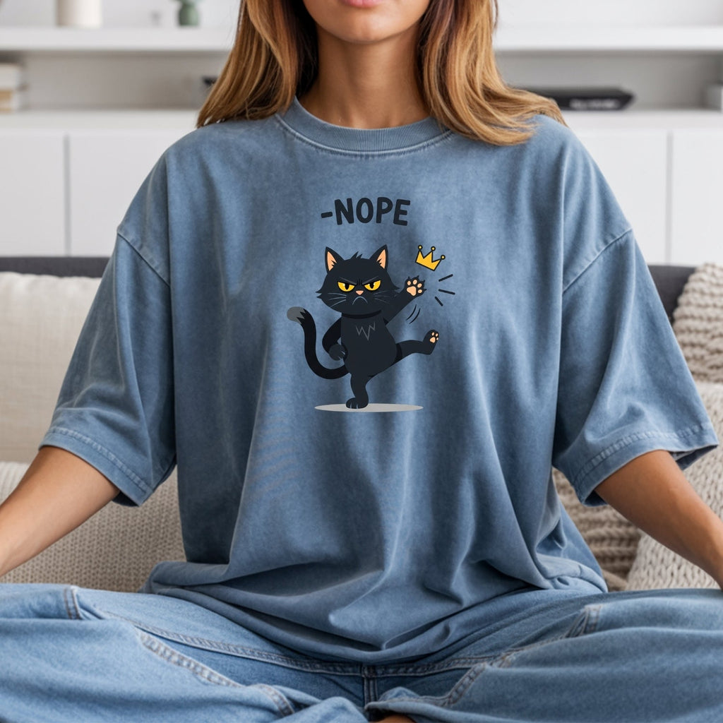 No Kings in America Black Cat T-Shirt – Funny Patriotic product image 2