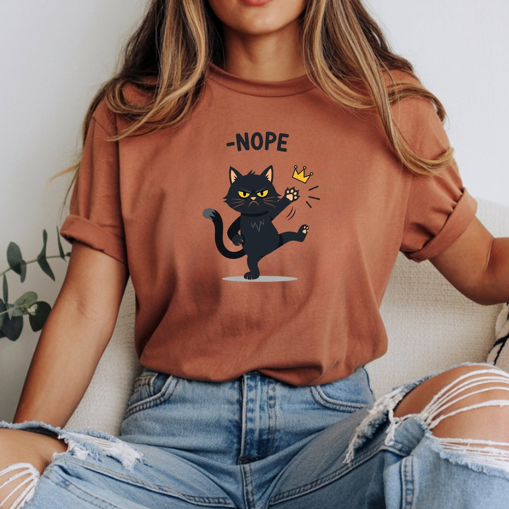 No Kings in America Black Cat T-Shirt – Funny Patriotic product image 3