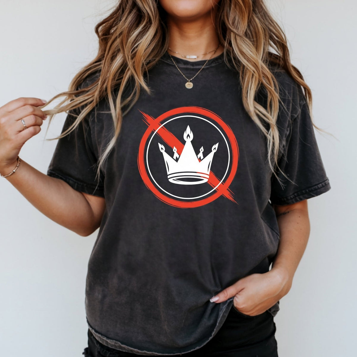 No Kings Statement T-Shirt – No Crown Symbol Shirt – product image 16