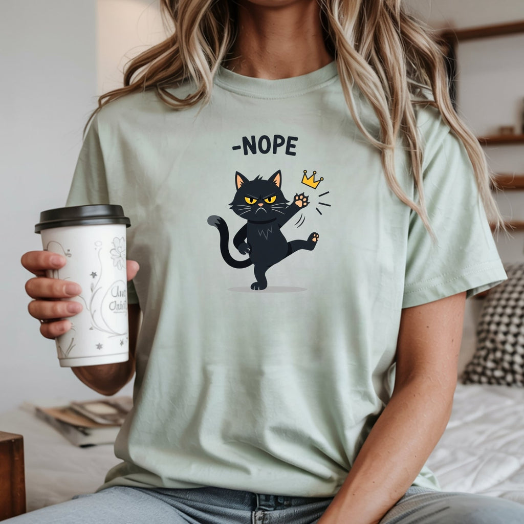 No Kings in America Black Cat T-Shirt – Funny Patriotic product image 13