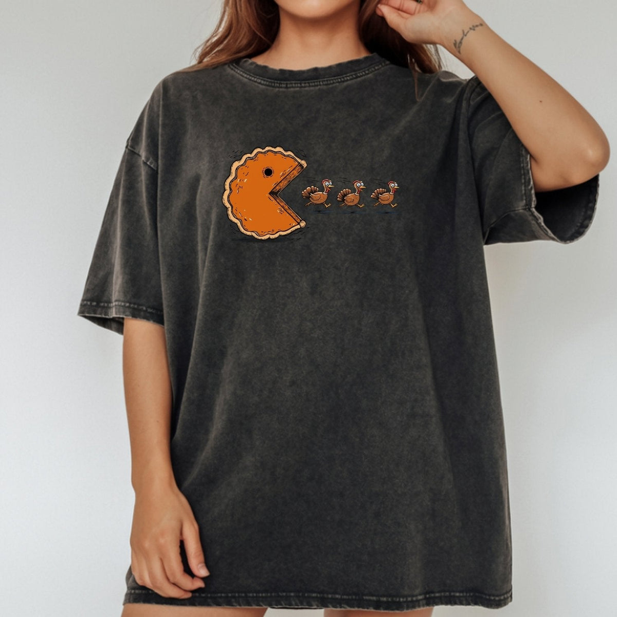 Retro Thanksgiving Pumpkin Pie Chasing Turkey Shirt – Funny product image 17