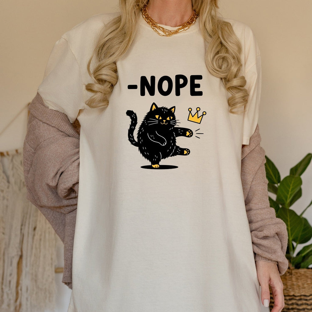 Black Cat Parody T-Shirt – No Kings in America Funny Satire product image 13