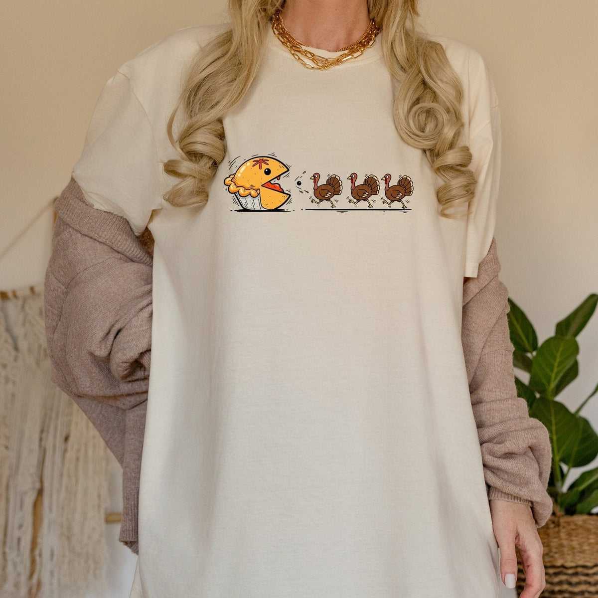 Funny Thanksgiving Shirt – Retro Pumpkin Pie Chasing Turkey product image 25