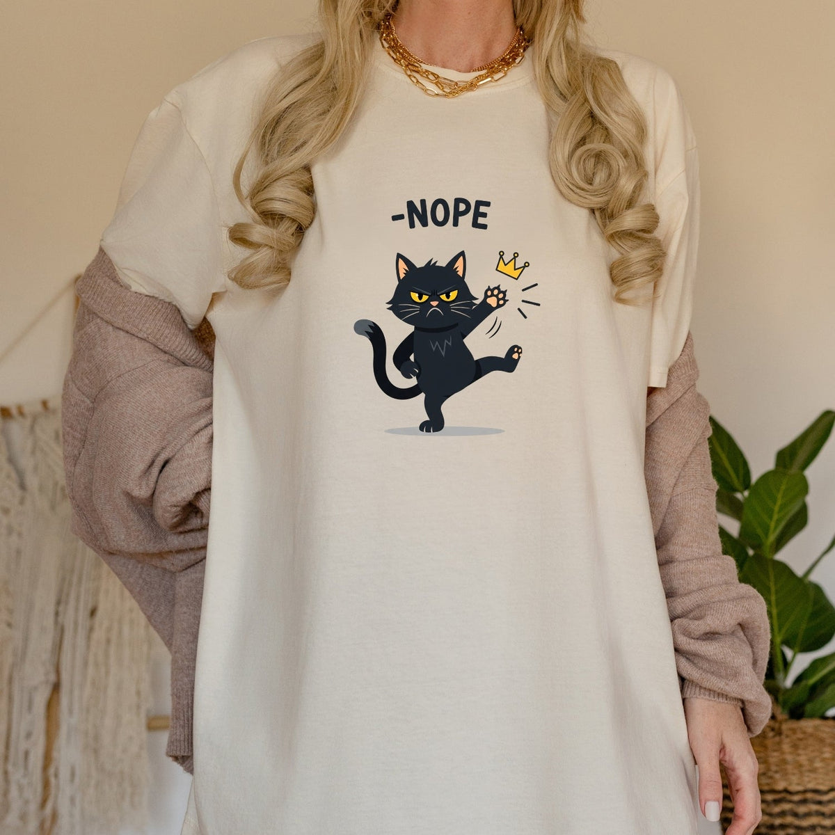 No Kings in America Black Cat T-Shirt – Funny Patriotic product image 19