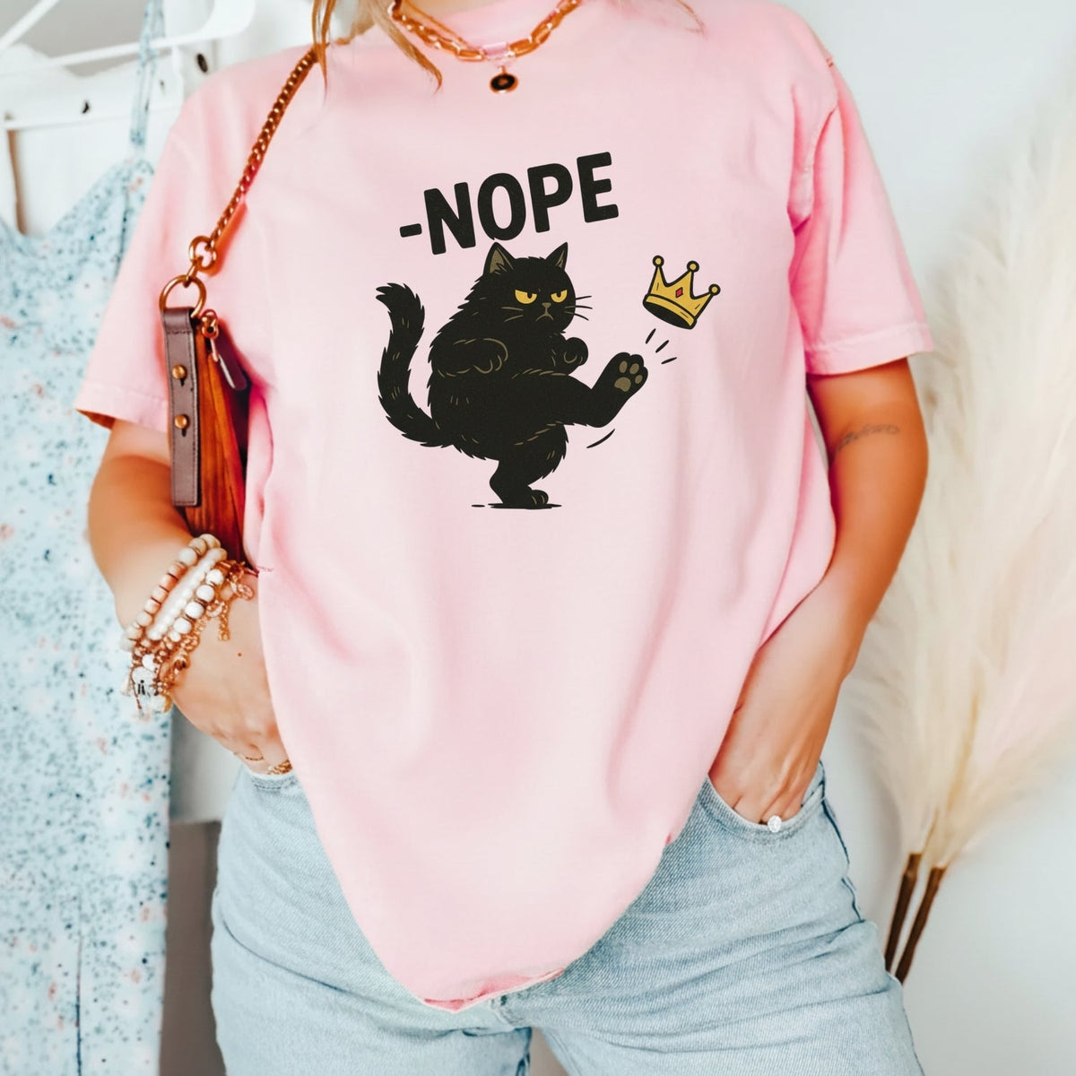 No Kings in America Black Cat Shirt – Funny Political Meme product image 17