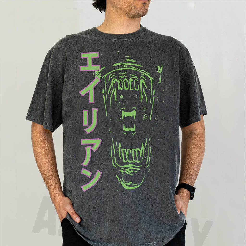 Retro Alien Xenomorph T-Shirt – Japanese Horror Movie product image 3