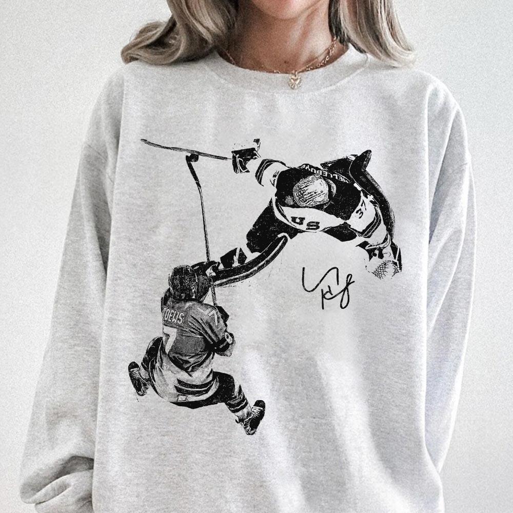 Vintage Hellebuyck Hockey Goalie Graphic T-Shirt – Retro product image 3